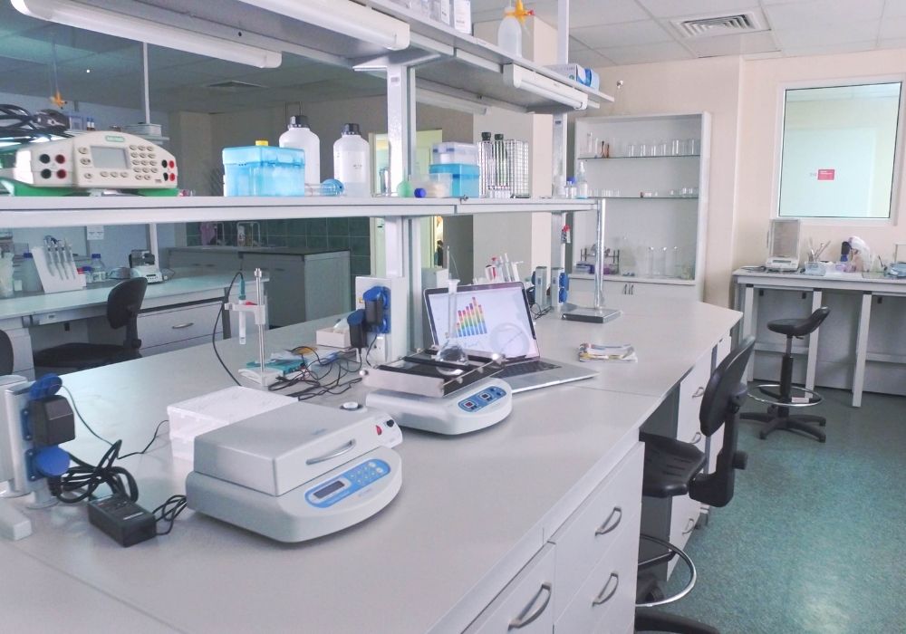 معامل طبية في الشروق داخل وان مول من العربي للتطوير العقاري، وحدات مجهزة بمساحات متنوعة وخدمات متكاملة للاستثمار الطبي المربح.